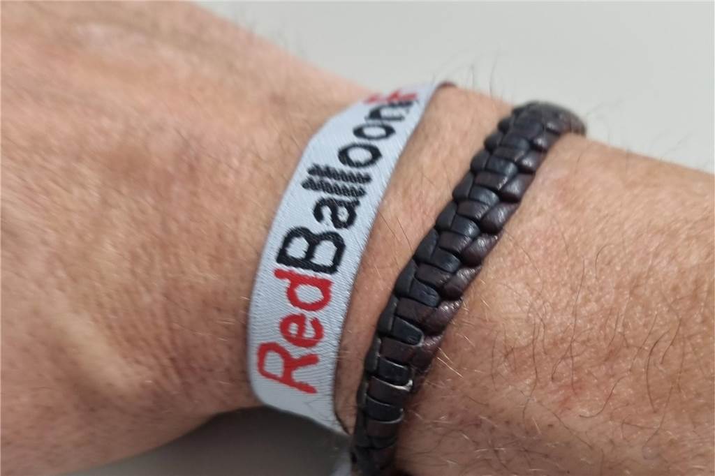 Vorverkauf für Red Balloon“-Festival gestartet Festivalbändchen