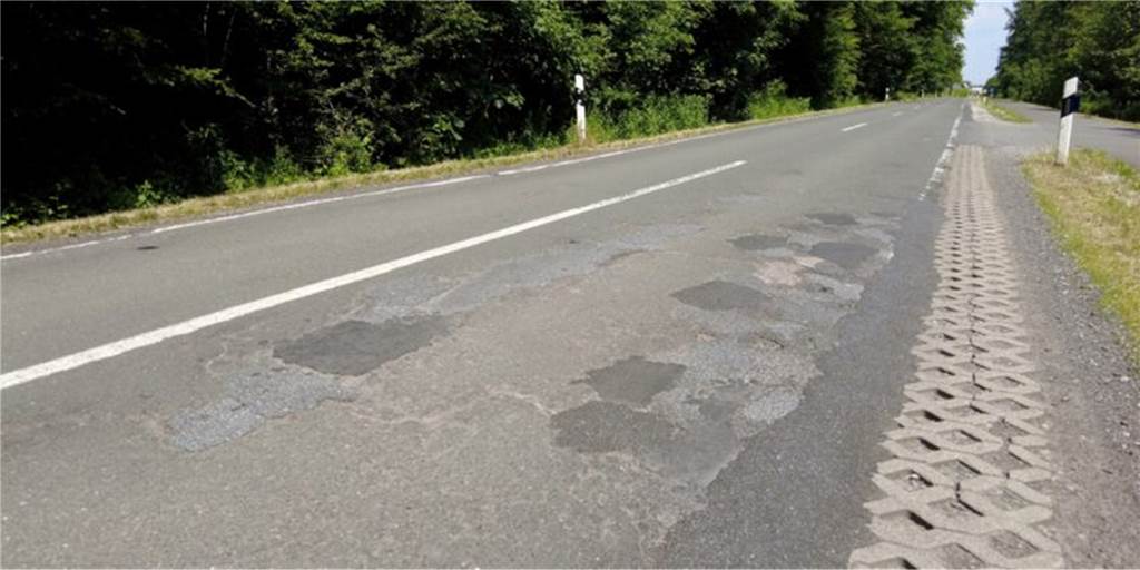 Straßensperrung: Städte und Kreise müssen ihrer Verantwortung nachkommen! Wer die Borker Straße entlangfährt, der braucht gute Stoßdämpfer. Überall sind Schlaglöcher.