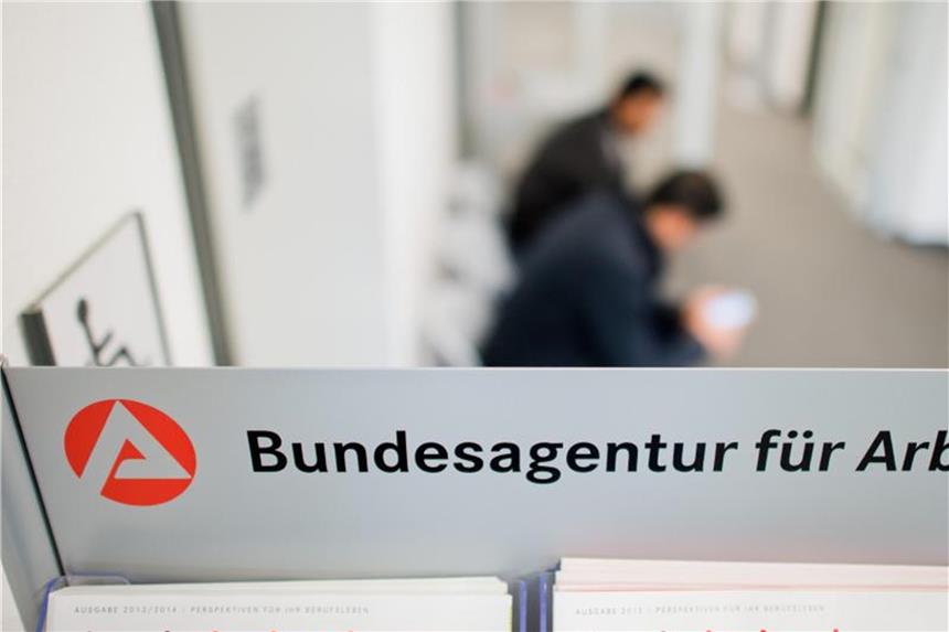 Agenturen für Arbeit gaben Hinweise an Verfassungsschutz Wer einem Mitarbeiter im Jobcenter als möglicherweise extremistisch auffällt, muss mit der Weiterleitung des Verdachts an den Verfassungsschutz rechnen. Foto: Julian Stratenschulte