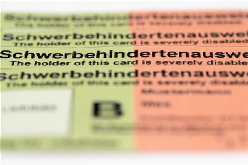 Zahl der schwerbehinderten Menschen in Deutschland gestiegen Wer einen Schwerbehindertenausweis hat, bekommt Nachteilsausgleiche. Foto: Andrea Warnecke