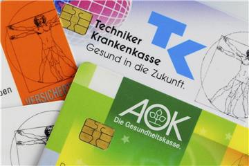 Wer einen Wechsel der Krankenkasse erwägt, sollte nicht nur auf die Kosten schauen. Auch bei den Extraleistungen gibt es einige Unterschiede. Foto: Maurizio Gambarini/dpa