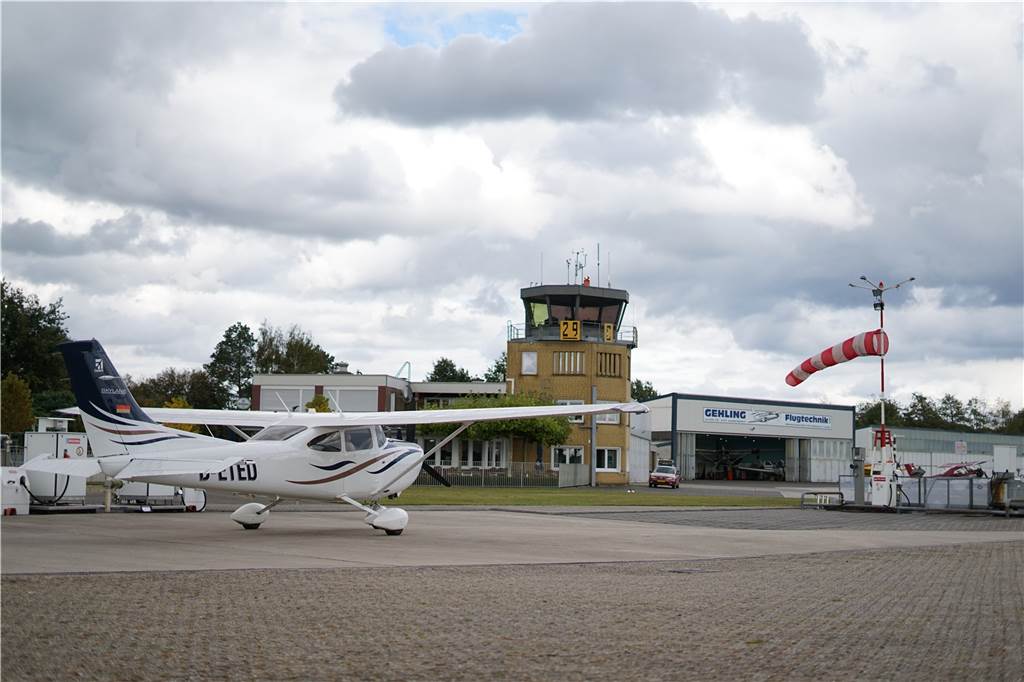 Stadtlohner Flugplatz – Luftsport für jedermann Wer einmal einen Flugschein hat, kann statt mit dem Auto ganz entspannt einen Ausflug mit dem Flugzeug machen.