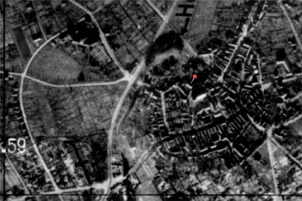 Wer in die Vergangenheit blickt, neigt mitunter dazu, für die Zukunft schwarz zu sehen. Zeitreisende wissen das besser. Die am weitesten entfernten Stationen - dieses Bild entstand zwischen 1934 und 1938 - lassen das Werner Zentrum viel dunkler erscheinen als die näheren Haltepunkte. Der Grund ist banal: Farbfotografie für die Luftaufnahmen gab es zu diesem Zeitpunkt noch nicht. Die Qualität des Bildes lässt es nicht zu, die Aufnahme genau zu datieren.
