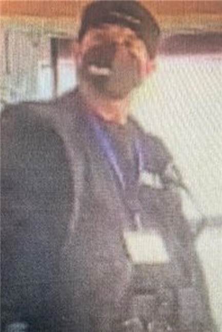 Wer kennt diese falschen Polizisten? Polizei sucht nach bewaffneten Männern Wer kennt diesen Mann?
