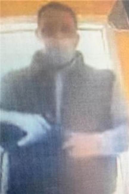 Wer kennt diese falschen Polizisten? Polizei sucht nach bewaffneten Männern Wer kennt diesen Mann?