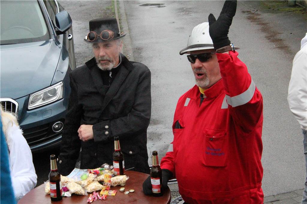 Wer konnte, hat sich eine kleine Theke am Straßenrand aufgebaut. 