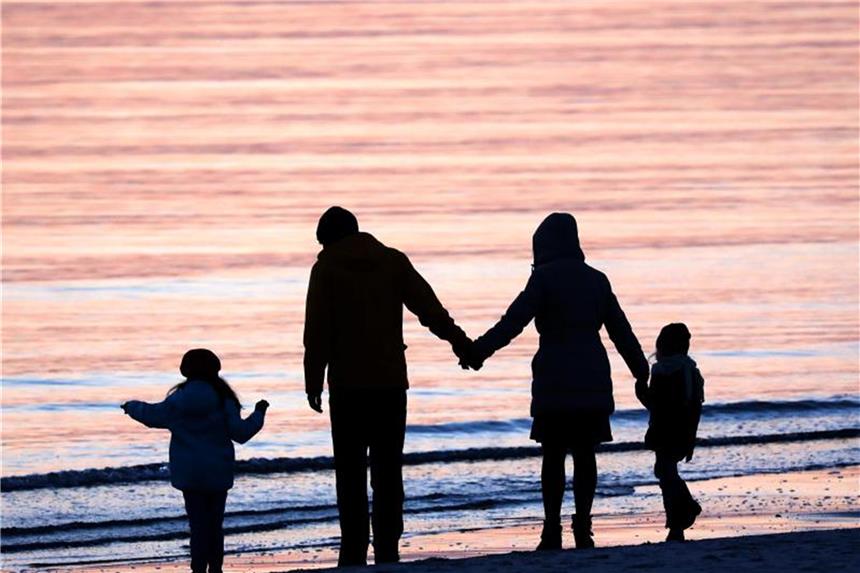 Acht von zehn Kindern wachsen mit Geschwistern auf Wer mit Geschwistern aufwächst, erwirbt besondere Fähigkeiten. Kinder lernen dabei etwa, sich durchzusetzen oder mit Gefühlen wie Liebe und Hass umzugehen. Foto: Bernd Wüstneck