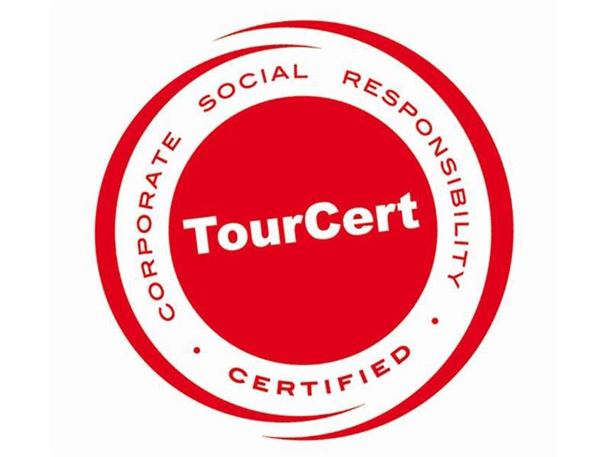 Wie kann ich nachhaltig Urlaub machen? Wer nachhaltige Hotels sucht, kann sich am Label TourCert orientieren. Foto: Tourcert/dpa-tmn