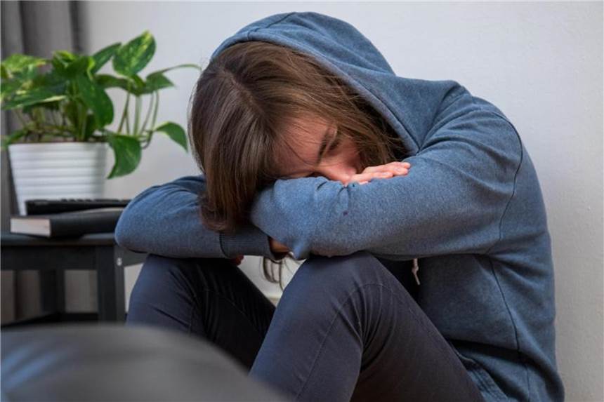 Wer oft traurig ist und sich zu nichts mehr motivieren kann, hat möglicherweise ein psychisches Problem. Betroffene können die psychotherapeutische Sprechstunde nutzen. Foto: Christin Klose