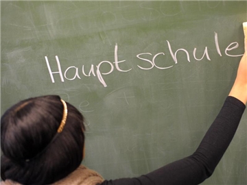 Wer ohne einen Hauptschulabschluss die Schule verlässt, hat deutlich weniger Chancen auf dem Ausbildungsmarkt. Laut einer Studie ist die Abbrecherquote 2015 erneut gestiegen. Foto: Peter Steffen/dpa
