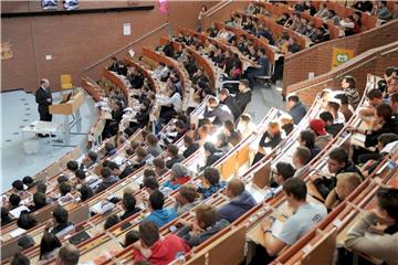 Wer sein Studium abbricht, ist bei vielen Unternehmen als Azubi begehrt. Foto: Uwe Zucchi
