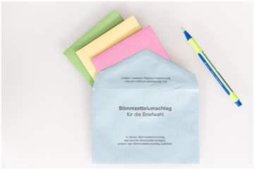 Wer sich für die Briefwahl zur diesjährigen Kommunalwahl entscheidet, sollte mit der Rückantwort nicht mehr zu lange warten. (Symbolbild)