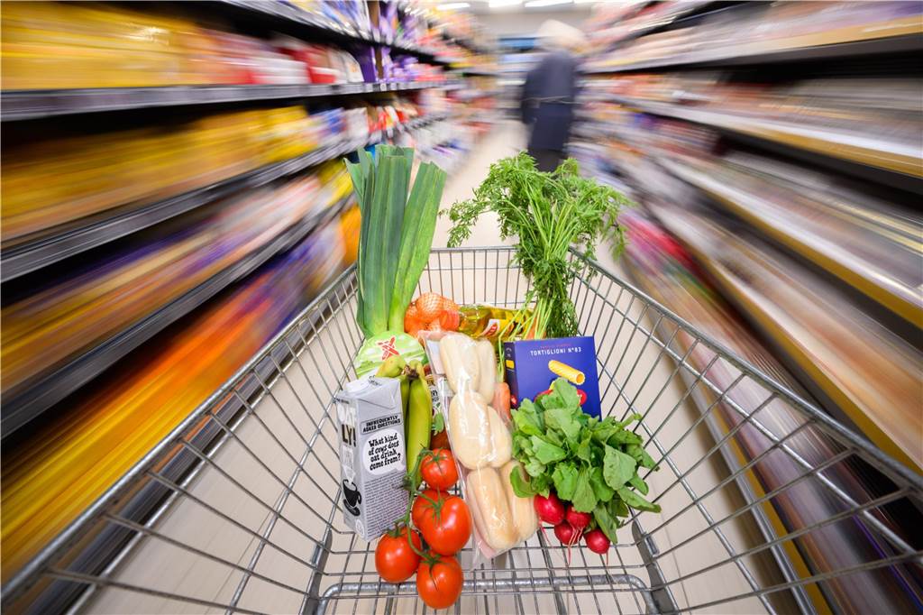 Wer sich gesund ernähren will, kann sich im Supermarkt stressen - oder einfach auf seinen gesunden Menschenverstand hören.