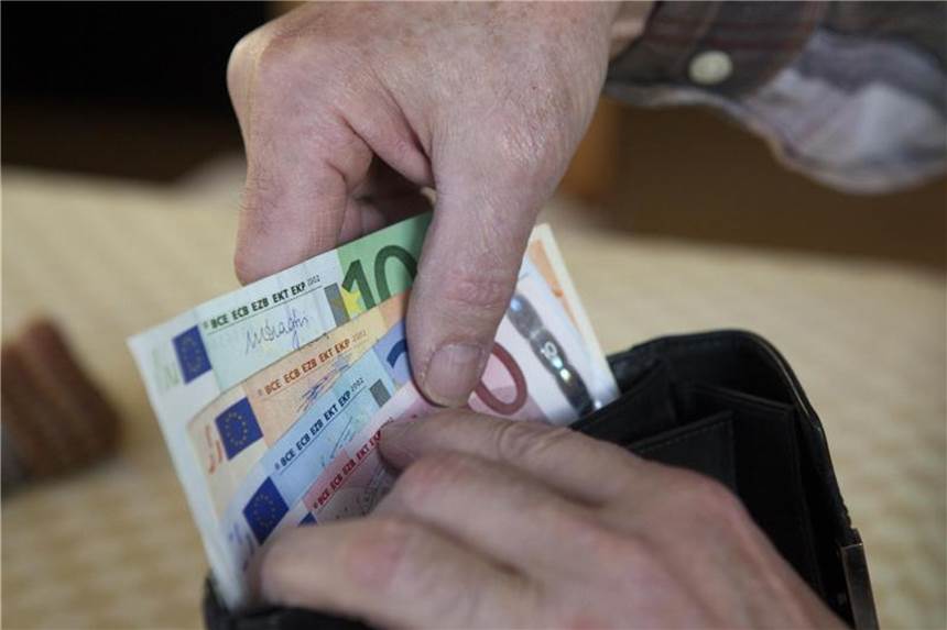 Leibrente oder Auszahlplan? Was sich rechnet Wer sich im Alter ein Zusatzeinkommen sichern will und eine größere Summe zur Verfügung hat, kann das entweder mit einer Leibrente oder einem Auszahlplan tun. Foto: Silvia Marks