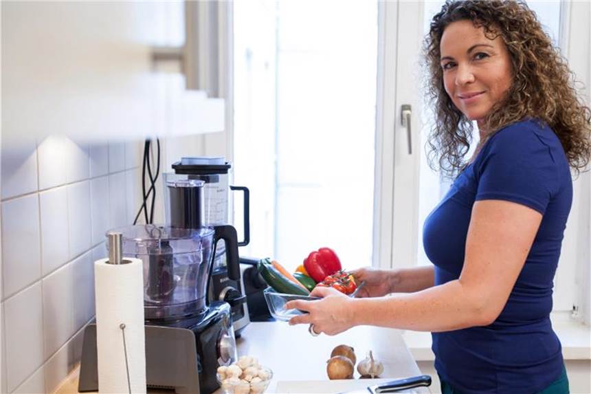 Wie wir gesund essen Wer sich wirklich gesund ernähren möchte, sollte nicht nur darauf achten, was er isst - sondern auch wie. Foto: Christin Klose