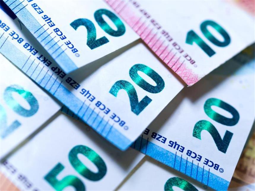 Was man bei steigender Inflation tun kann Wer spart, verliert derzeit Geld. Denn die Inflation ist meist höher als der Zinsertrag. Sparer sollten deshalb ihre Strategie überprüfen. Foto: Alexander Heinl/dpa-tmn
