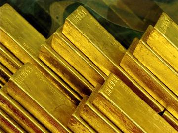 Wer viel Gold für sein Geld bekommen möchte, sollte nicht zu kleine Stücke kaufen. Die Spanne zwischen An- und Verkaufspreis kann sonst Nachteile bringen. Foto: Filip Singer/EPA/dpa