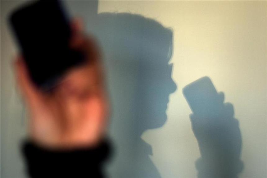 Bei Anrufer-Erkennungs-Apps auf Datenschutz achten Werbeanrufe sind lästig. Dennoch sollten Smartphone-Nutzer bei Warn-Apps vorsichtig sein. Viele schützen nicht ausreichend vor Datenmissbrauch. Foto: Arno Burgi