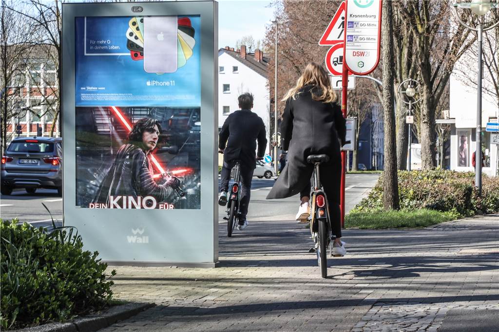 Lebensgefährliche Werbetafeln: Dortmunder Radfahrer sammeln Beweisfotos Werbetafel kurz vor der Einmündung von der Märkischen Straße in den Heiligen Weg.