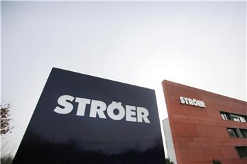 Werbeunternehmen Ströer wächst kräftig und ordnet sich neu. Foto: Oliver Berg/Archiv