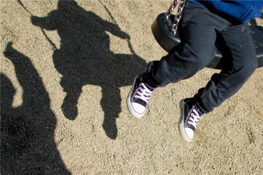 Überforderte Eltern Hauptgrund für Inobhutnahme von Kindern Werden Kinder vom Jugendamt in Obhut genommen, ziehen sie in ein Heim oder zu einer Pflegefamilie. Diese Maßnahme erfolgt aber meist nur für wenige Wochen. Foto: Julian Stratenschulte