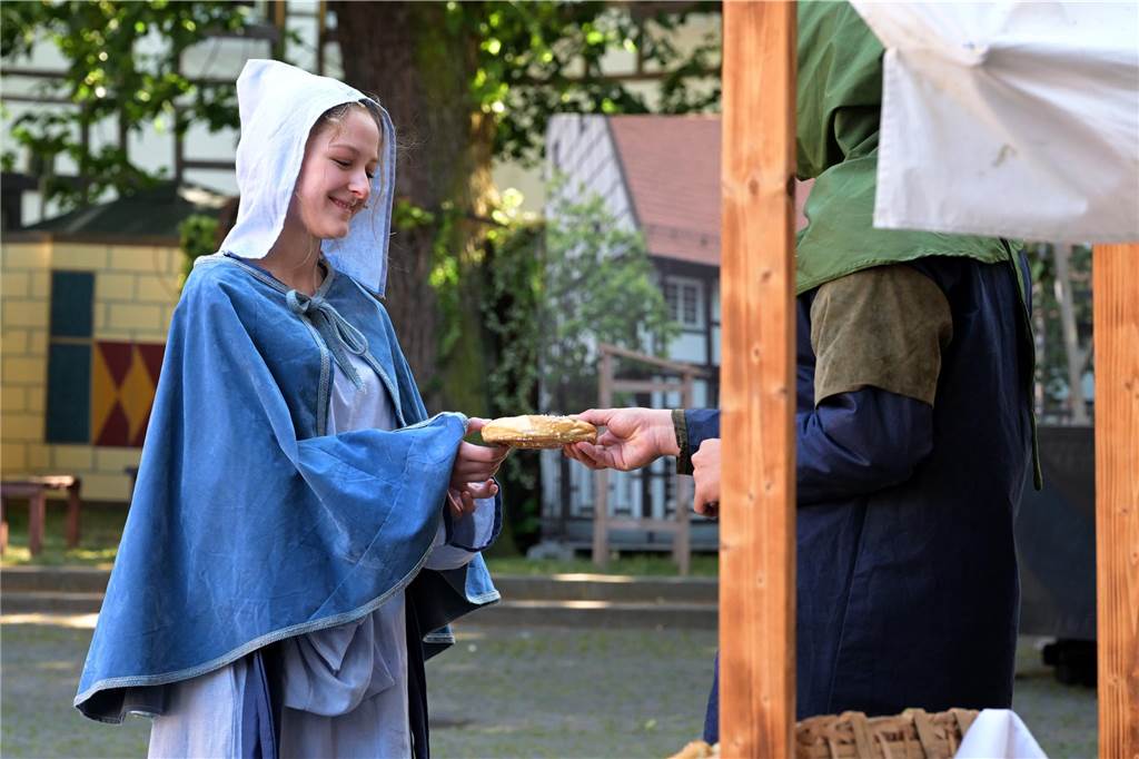 Werne 1622: In mehreren Episoden wurde den circa 500 Zuschauern über zwei Stunden die Ereignisse rund um die Rettung der Lippestadt im Mittelaltern nahe gebracht. Am Ende gab es stehenden Applaus.