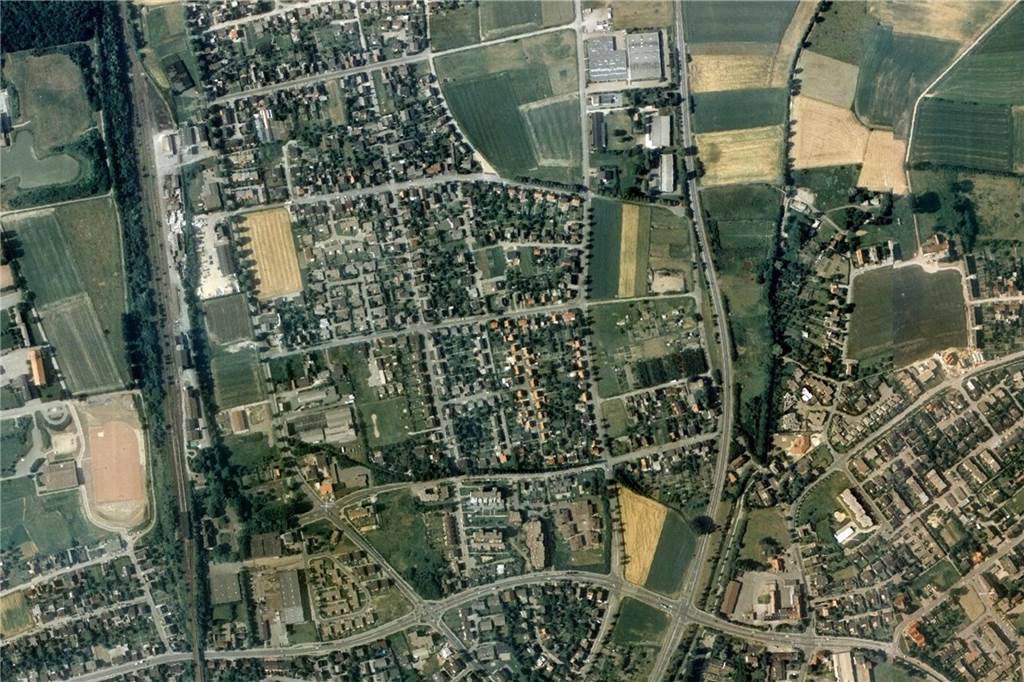 Werne aus der Vogelperspektive - irgendwann zwischen 1983 und 1990. Zu dieser Zeit fehlen unter anderem noch das Baugebiet Hustebecke und Schombergerweg.