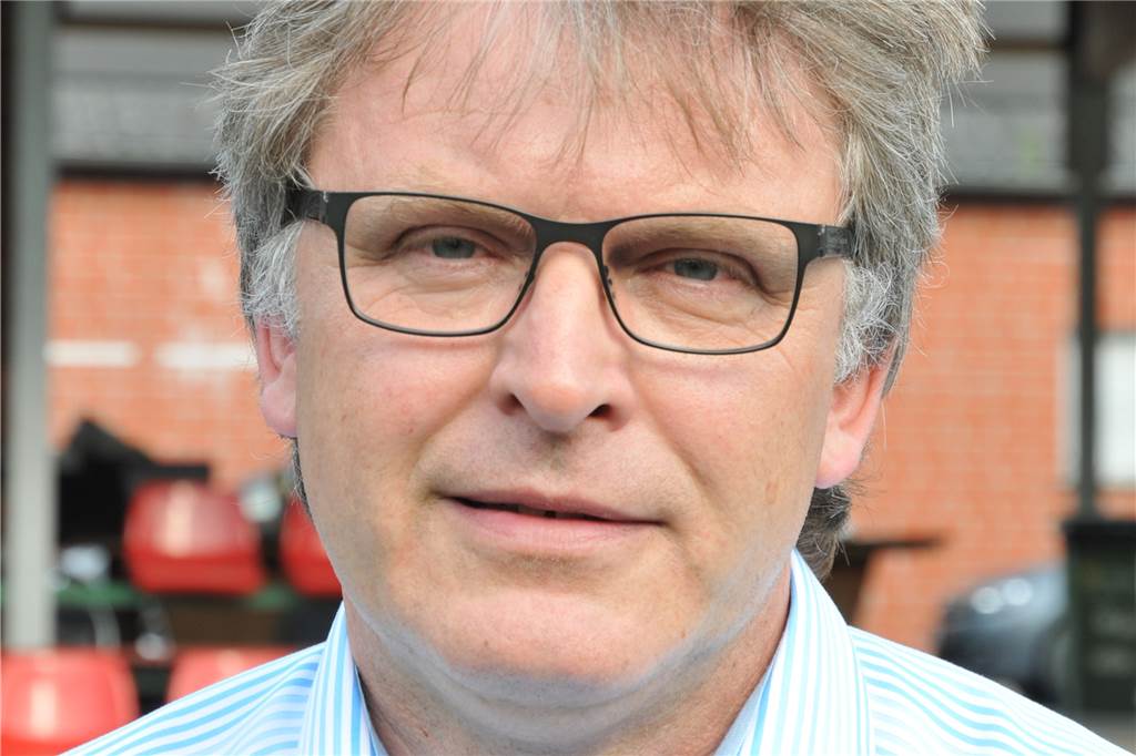 Vereine befürchten Kostenexplosion, aber: „Wir können den Spielern nicht das Warmwasser abdrehen“ Werner Smuda vom BV Brambauer bringt unter anderem eine Optimierung der Flutlicht-Nutzung ins Gespräch.