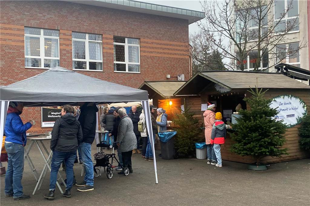 „Kleinster Weihnachtsmarkt“ in Wulfen war gut besucht Der "Kleinste Weihnachtsmarkt" in Wulfen bei Tag