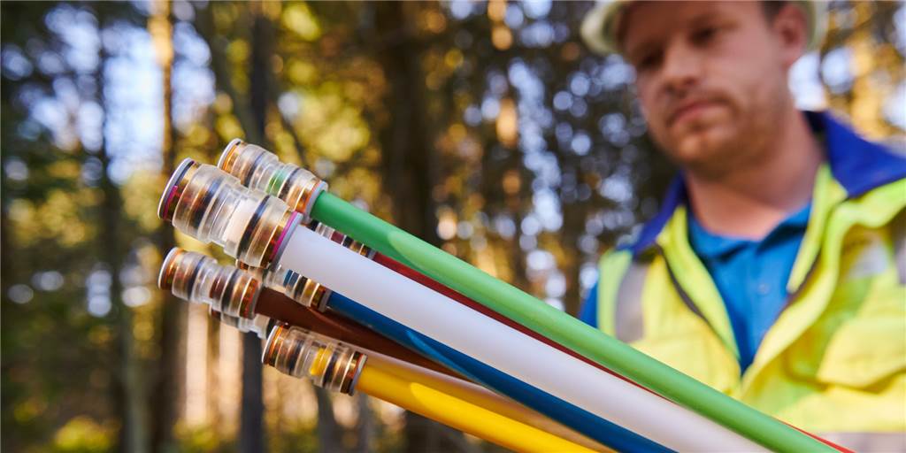 Nach Kritik an Eon: Glasfaser in Castrop-Rauxel zu neuen Konditionen Westenergie will in Castrop-Rauxel rund 6000 Anwohnern Glasfaseranschlüssen in die Häuser und Wohnungen verlegen.