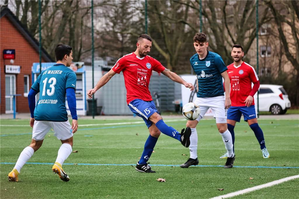 Westfalenligist Wacker Obercastrop setzte sich in einem Testspiel am Sonntag, 15. Januar 2023, gegen den Bezirksligisten FC Castrop-Rauxel mit 2:1 (0:0) durch.