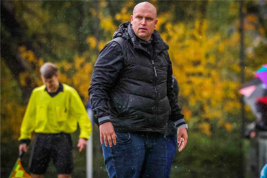 Oberliga-Konferenz: Ein Vereinsvertreter haut wütend nach zehn Minuten ab Westfalia Hernes Trainer Christian Knappmann verließ die Online-Sitzung bereits frühzeitig.