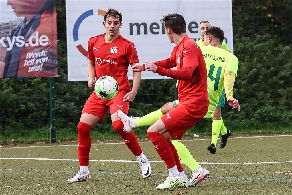 Roj-Niederlage im Derby spitzt Aufstiegskampf zu: Dortmunder Bezirksligisten in der Übersicht Westfalia Huckarde musste sich den Wattenscheidern geschlagen geben.