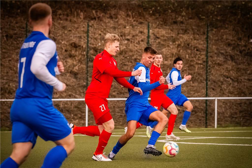 VfR Sölde marschiert in Richtung Landesliga: BW Huckarde träumt wieder vom Klassenerhalt Westfalia (rotes Trikot) und BW Huckarde konnten am Wochenende jeweils gewinnen.