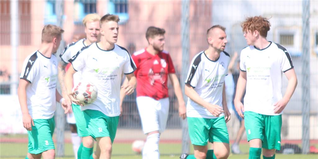 Westfalia Wethmar dreht Torspektakel gegen Schwerte: „Mannschaft hat richtige Reaktion gezeigt“ Westfalia Wethmar mit Dreifach-Torschütze Niklas Wehner (M.) lag gegen Schwerte zwischenzeitlich mit 0:2 zurück.