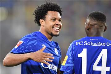 Weston McKennie (l.) engagiert sich gegen Rassismus.