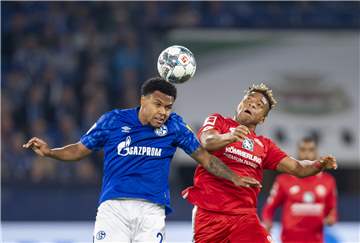 Weston McKennie (l.) steht Schalke für das Pokalspiel in Bielefeld wieder zur Verfügung.