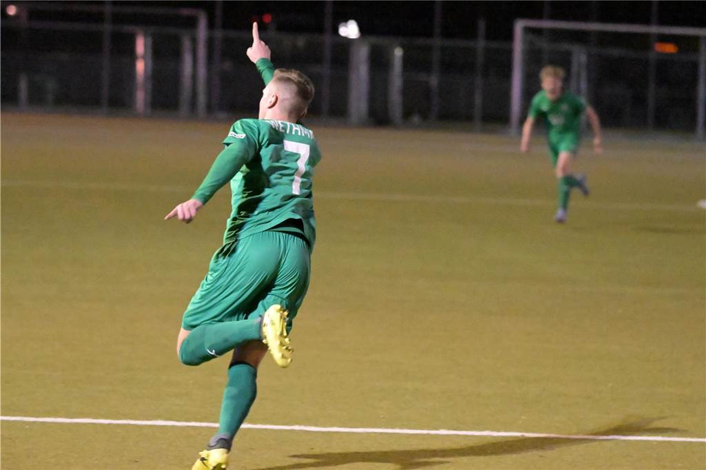 Die besten Fotos vom Derby zwischen Wethmar und Alstedde Wethmar holt den Derbysieg: Die Westfalia besiegt BW Alstedde am Freitagabend mit 3:1.