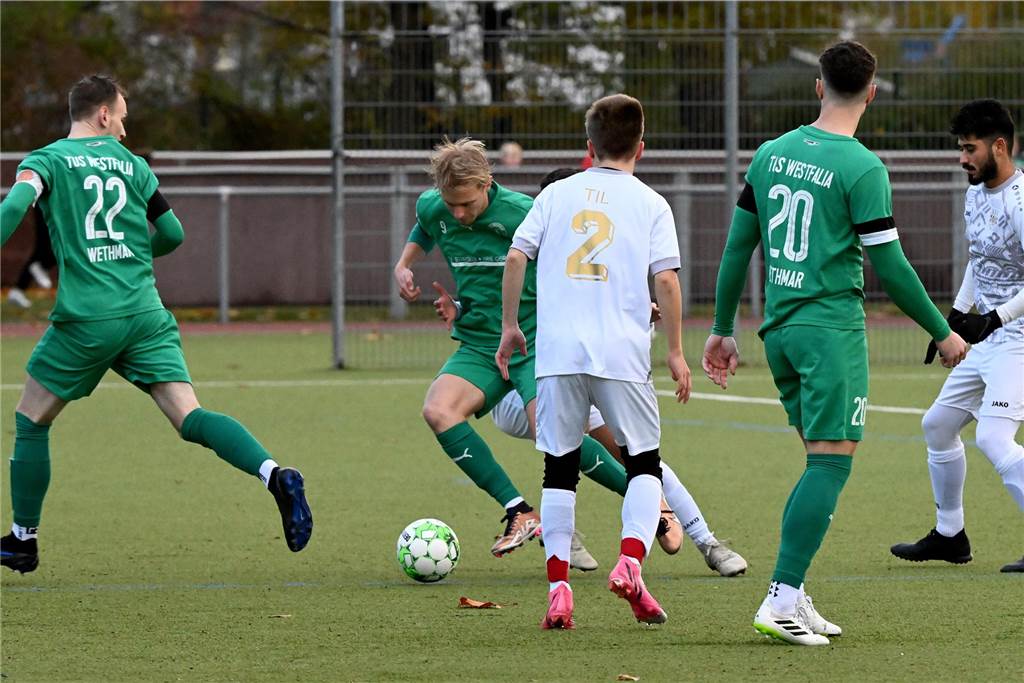 Wethmars Erste fertigte den VfK Weddinghofen glatt mit 5:0 ab.