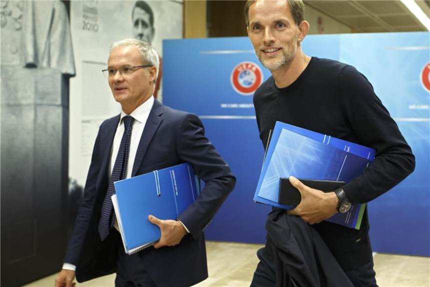 Europas Club-Trainer für Überprüfung der Auswärtstor-Regel Wettbewerbsdirektor Giorgio Marchetti begibt sich gemeinsam mit PSG-Coach Thomas Tuchel nach dem Forum in die UEFA-Zentrale in Nyon. Foto: Salvatore Di Nolfi/KEYSTONE
