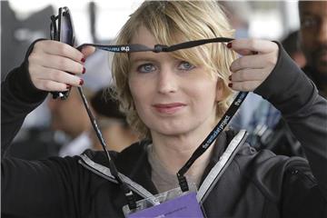 Whistleblowerin Chelsea Manning kommt zur Internetkonferenz re:publica nach Berlin. Foto: Steven Senne/AP