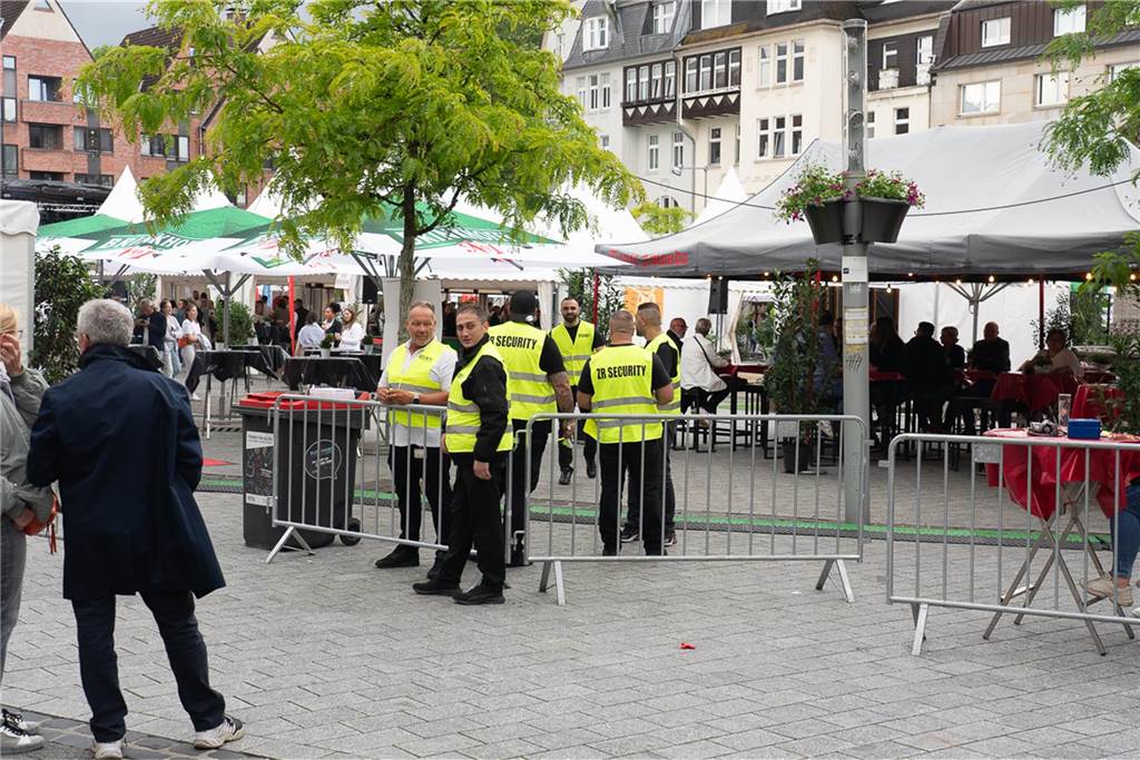 White Night, Fassanstich mit Bürgermeister Rajko Kravanja, DJ Moguai, leckere Küche – das war der erste Abend von Castrop kocht über am 29. Mai auf dem Castroper Marktplatz.