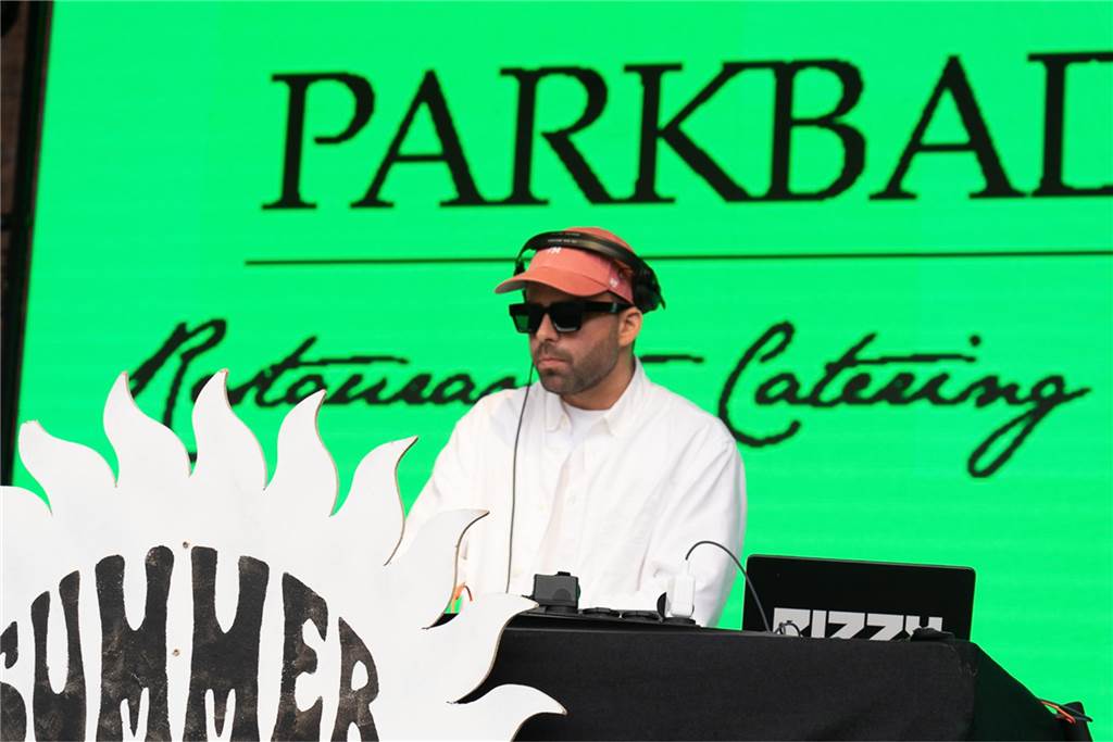 White Night, Fassanstich mit Bürgermeister Rajko Kravanja, DJ Moguai, leckere Küche – das war der erste Abend von Castrop kocht über am 29. Mai auf dem Castroper Marktplatz.
