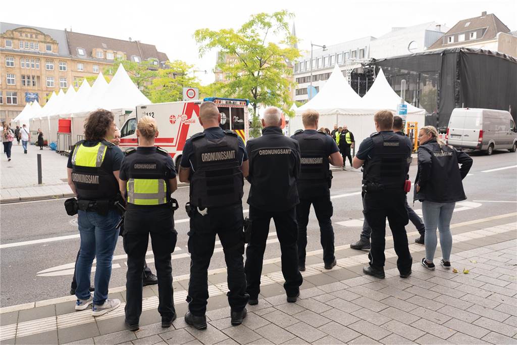 White Night, Fassanstich mit Bürgermeister Rajko Kravanja, DJ Moguai, leckere Küche – das war der erste Abend von Castrop kocht über am 29. Mai auf dem Castroper Marktplatz.