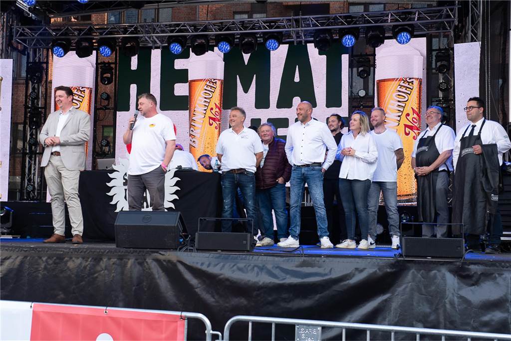 White Night, Fassanstich mit Bürgermeister Rajko Kravanja, DJ Moguai, leckere Küche – das war der erste Abend von Castrop kocht über am 29. Mai auf dem Castroper Marktplatz.