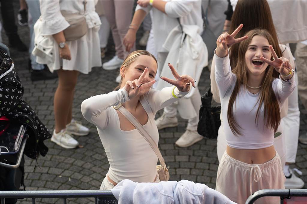 White Night, Fassanstich mit Bürgermeister Rajko Kravanja, DJ Moguai, leckere Küche – das war der erste Abend von Castrop kocht über am 29. Mai auf dem Castroper Marktplatz.