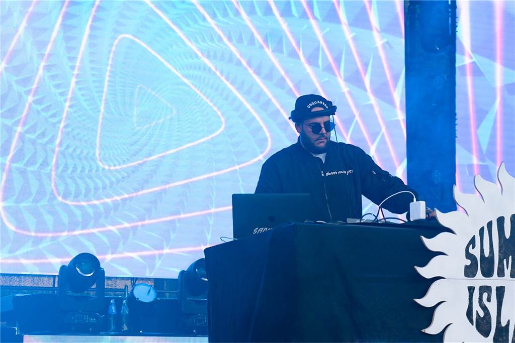 White Night, Fassanstich mit Bürgermeister Rajko Kravanja, DJ Moguai, leckere Küche – das war der erste Abend von Castrop kocht über am 29. Mai auf dem Castroper Marktplatz.