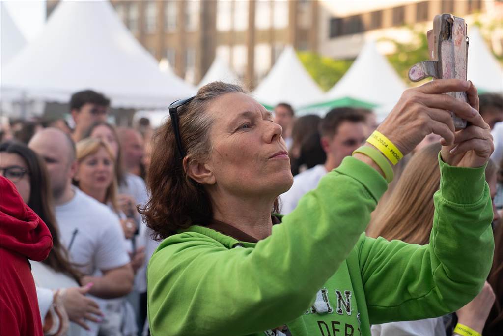 White Night, Fassanstich mit Bürgermeister Rajko Kravanja, DJ Moguai, leckere Küche – das war der erste Abend von Castrop kocht über am 29. Mai auf dem Castroper Marktplatz.