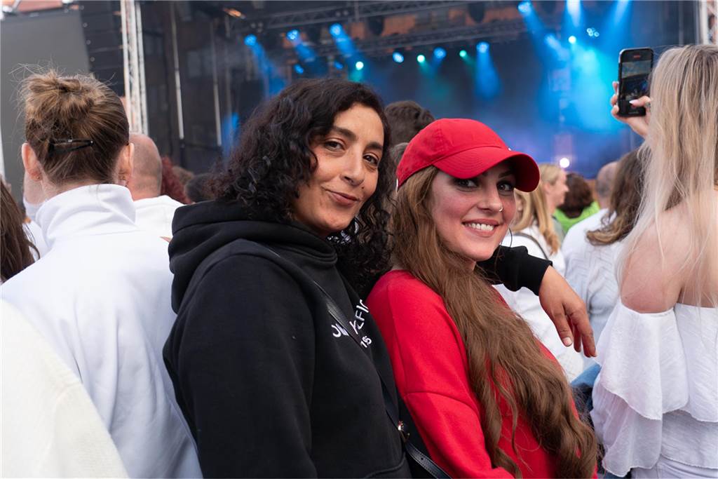 White Night, Fassanstich mit Bürgermeister Rajko Kravanja, DJ Moguai, leckere Küche – das war der erste Abend von Castrop kocht über am 29. Mai auf dem Castroper Marktplatz.