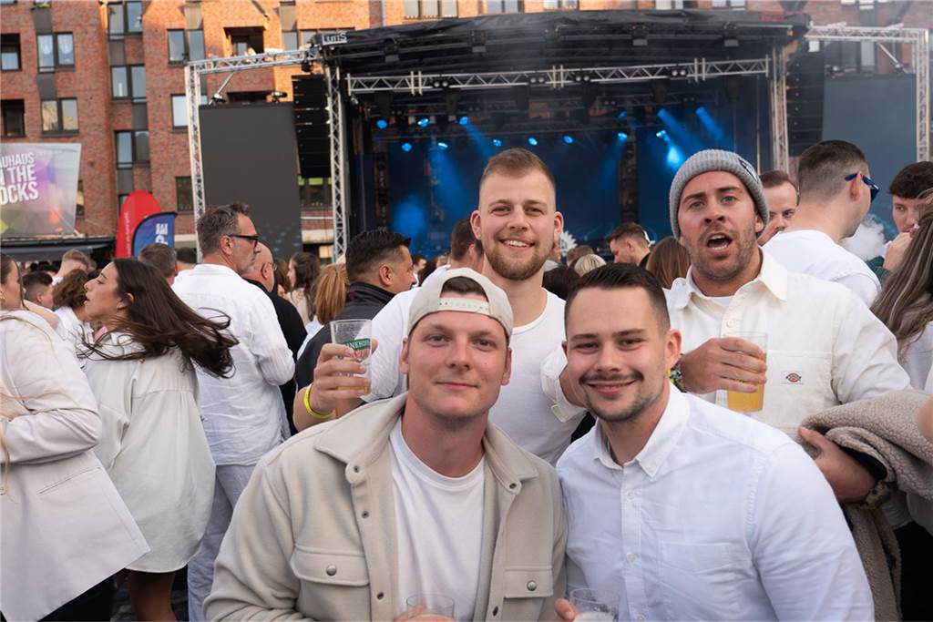 White Night, Fassanstich mit Bürgermeister Rajko Kravanja, DJ Moguai, leckere Küche – das war der erste Abend von Castrop kocht über am 29. Mai auf dem Castroper Marktplatz.